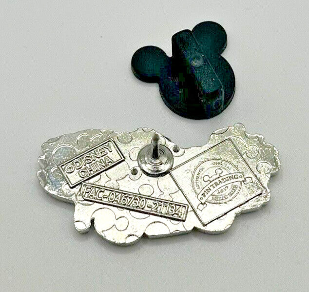 Disney Racers Mystery pack Pirates of the Caribbean Skull single pin