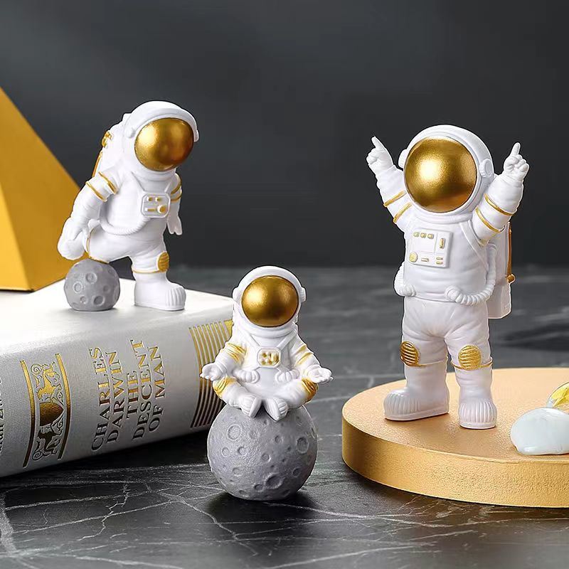 4pcs Small Creative Astronaut Ornaments; Desktop Ornaments; TV Cabinet Ornaments